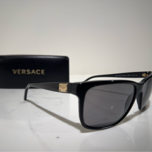 Versace Black & Gold Men’s Sunglasses Like New w/ Case